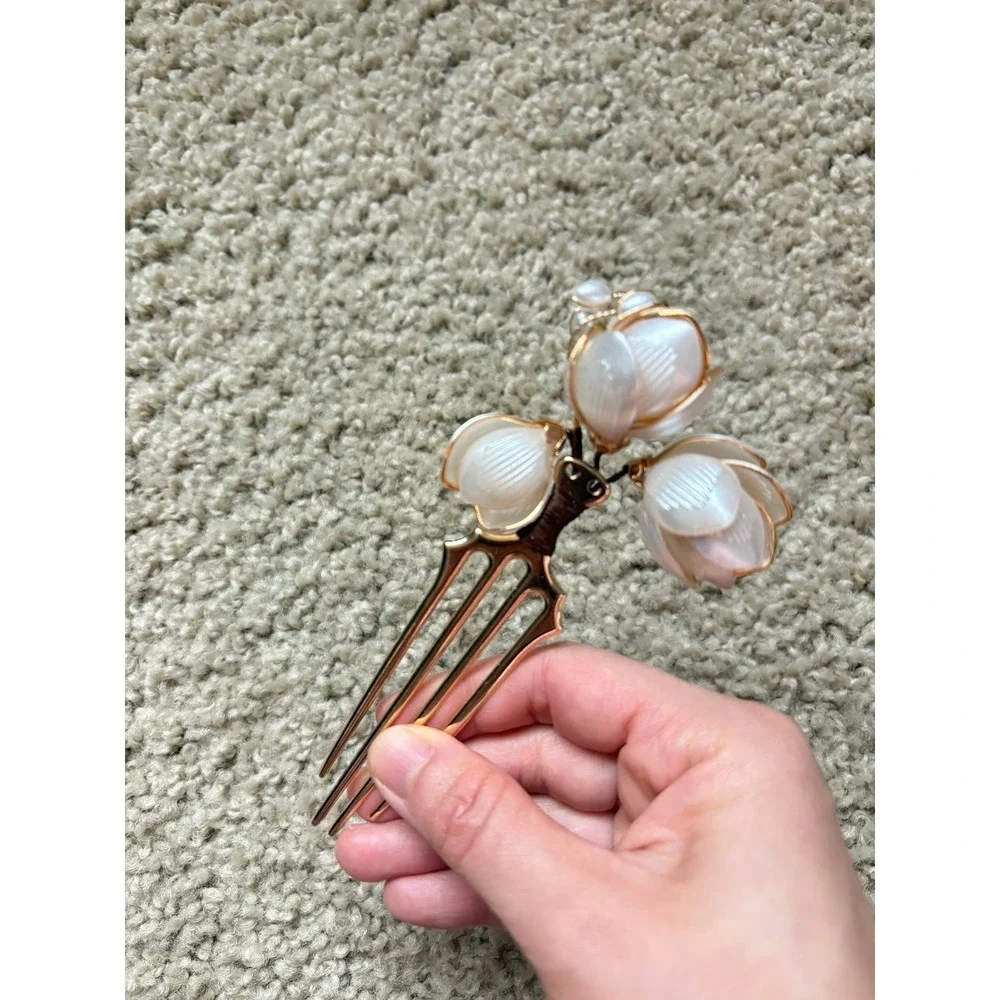 Elegant‎ Gold Magnolia Hair Comb with Faux Pearls – Vintage Style Floral Hairpin
